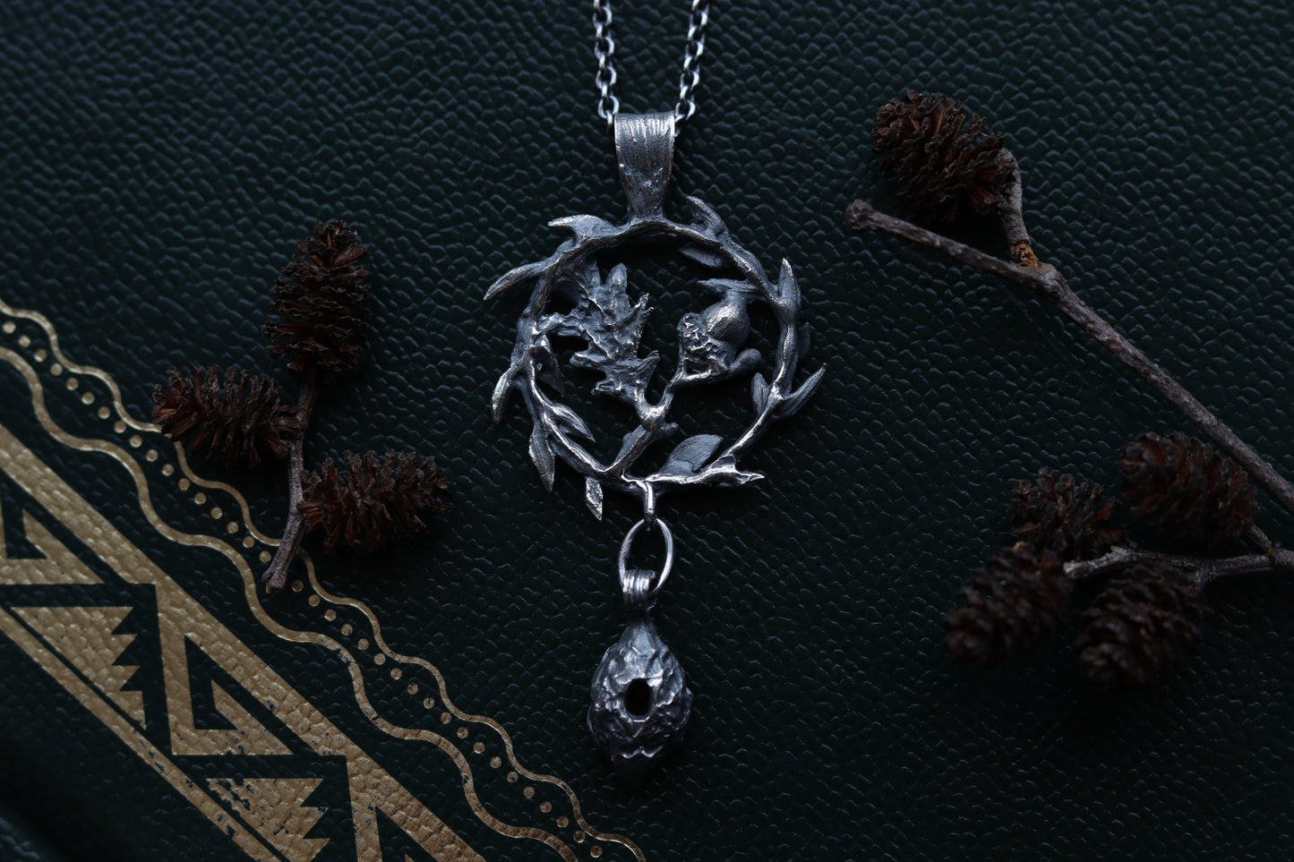 Oak tree talisman - Necklace