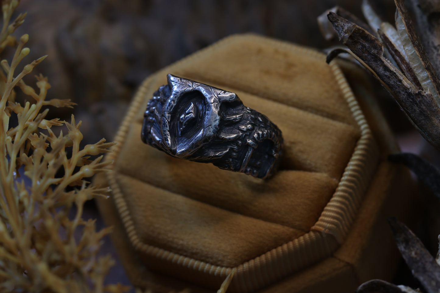 The Oblivion Gate ring worn on the finger