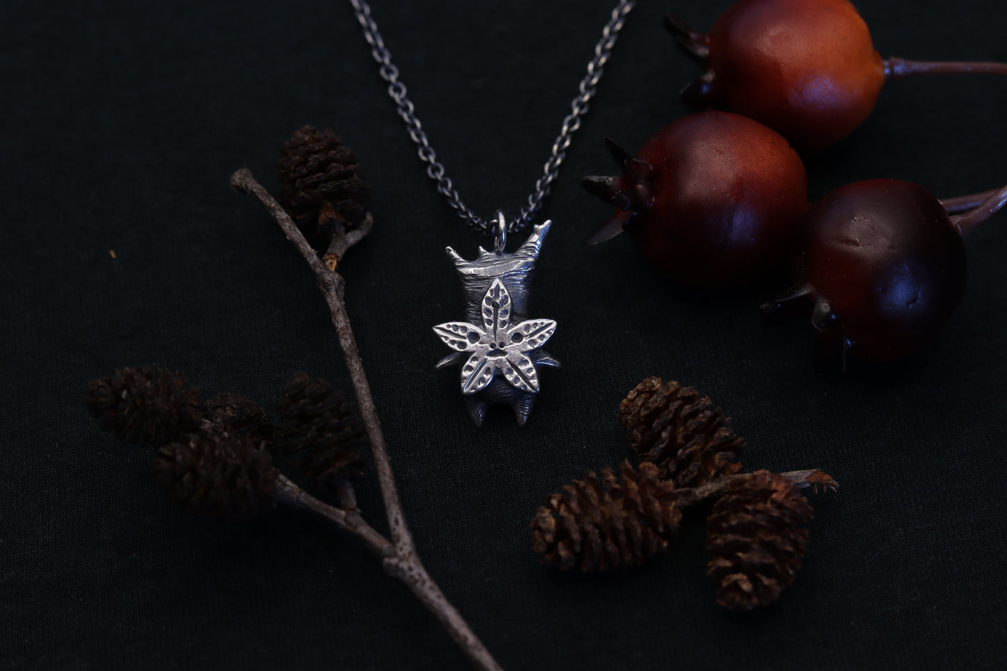 Maple leaf Korok - Necklace