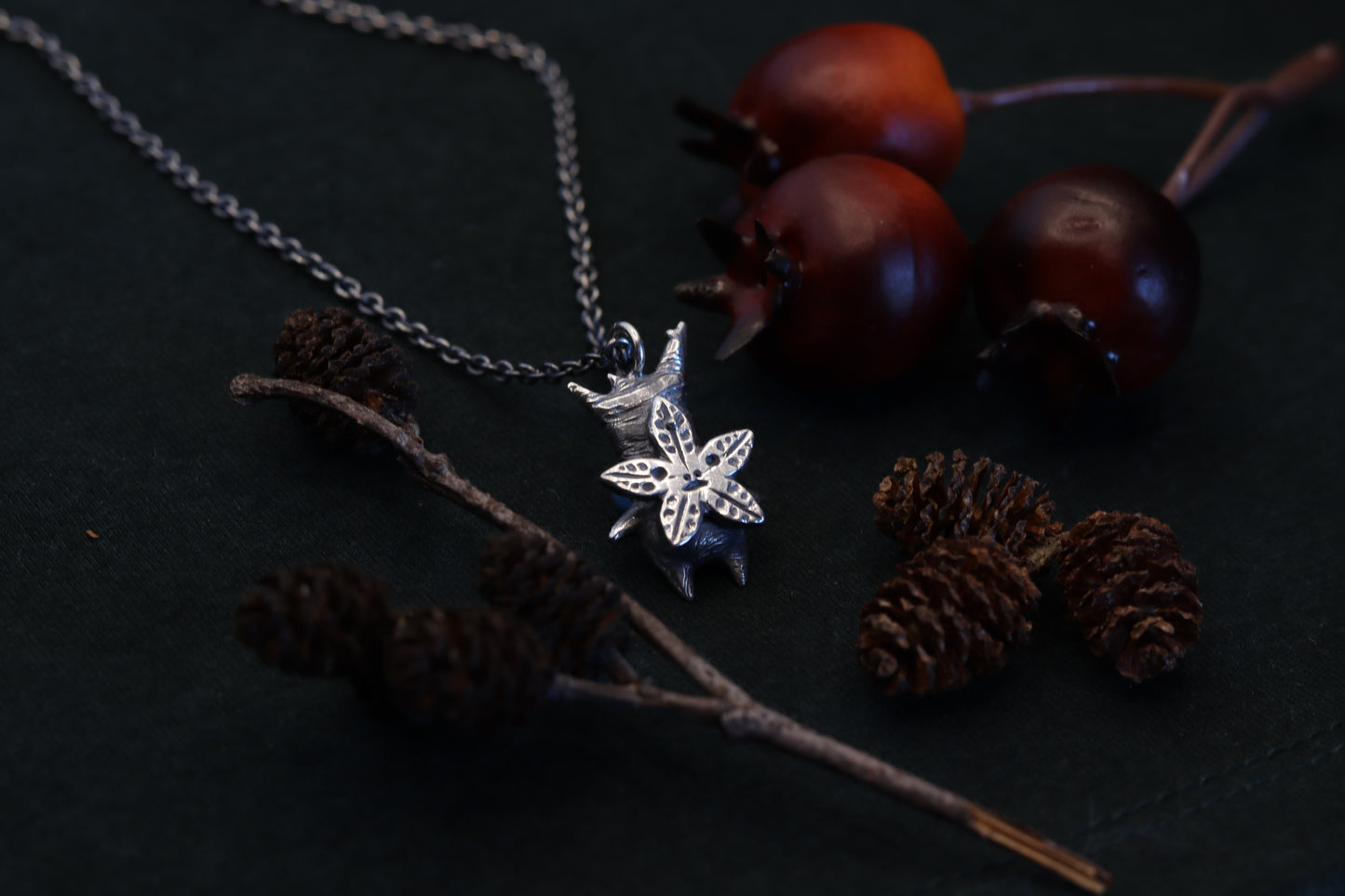 Maple leaf Korok - Necklace