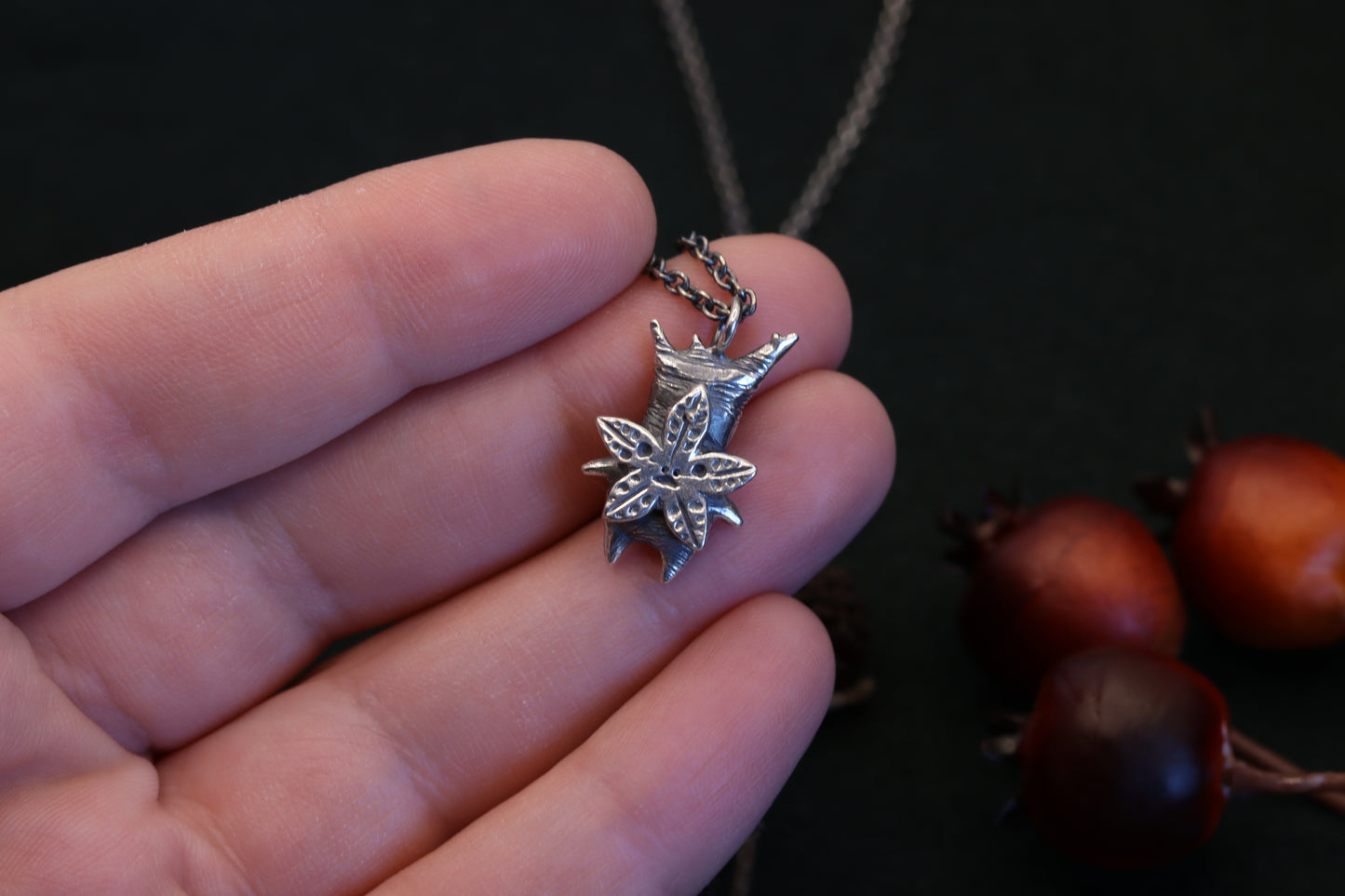 Maple leaf Korok - Necklace