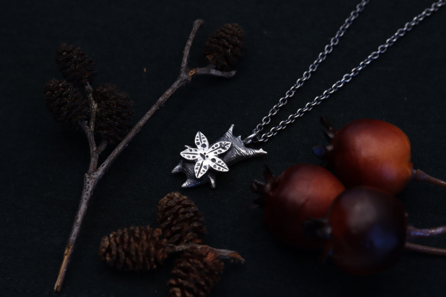 Maple leaf Korok - Necklace