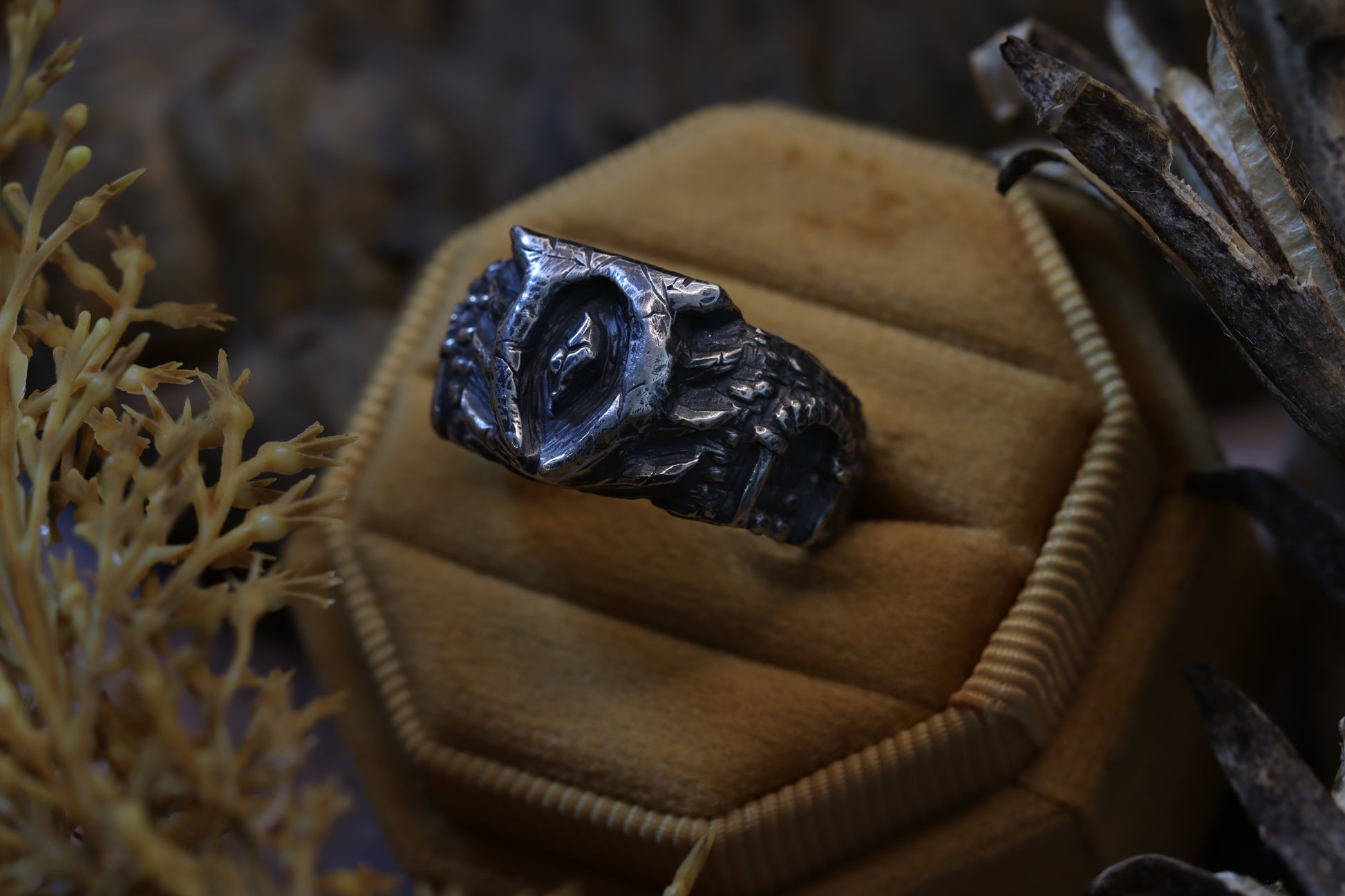 The Oblivion Gate ring worn on the finger
